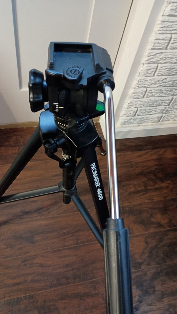 Camera Tripod Promaster 4600. Professional Tripod