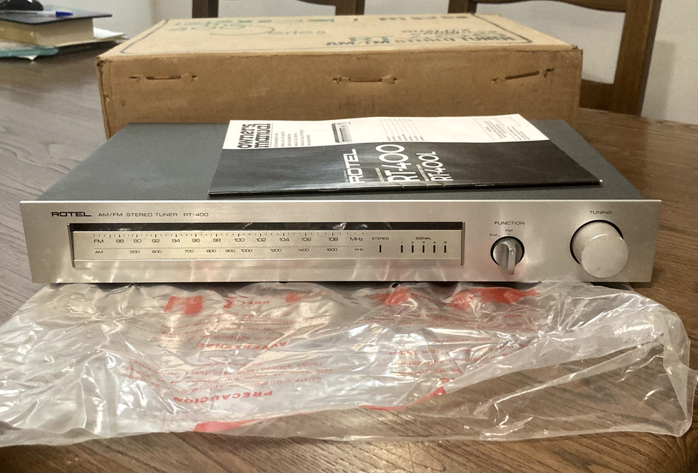 Rotel RT400 Tuner (New, open only to check how it works)