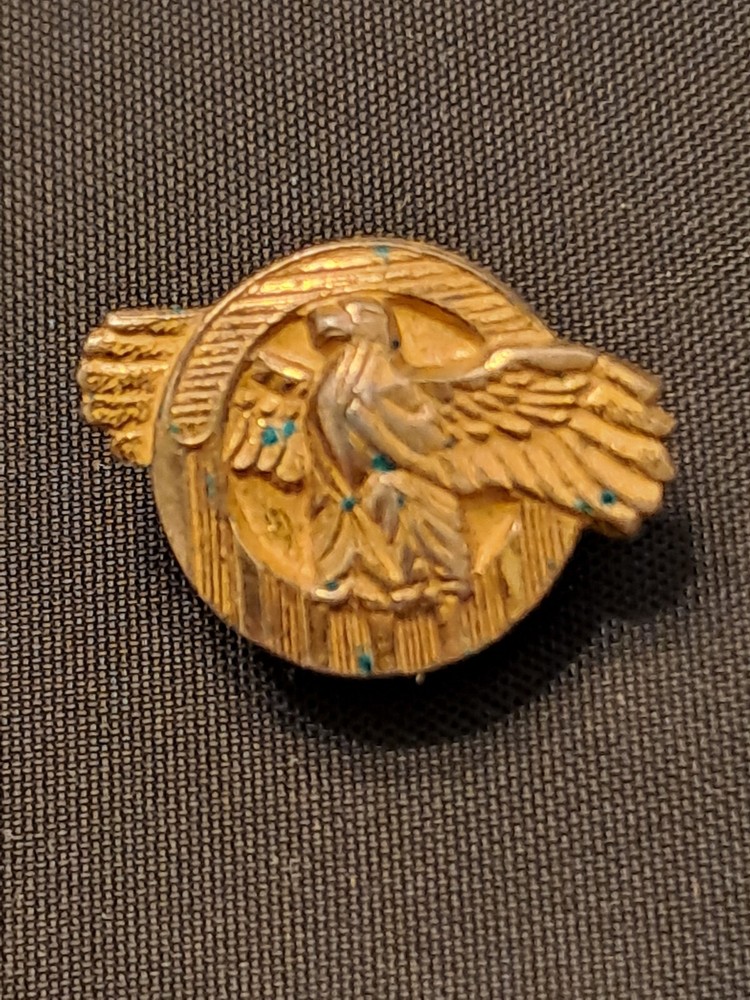 WW2 Ruptured Duck Honorable Service Screw Back Lapel Pin