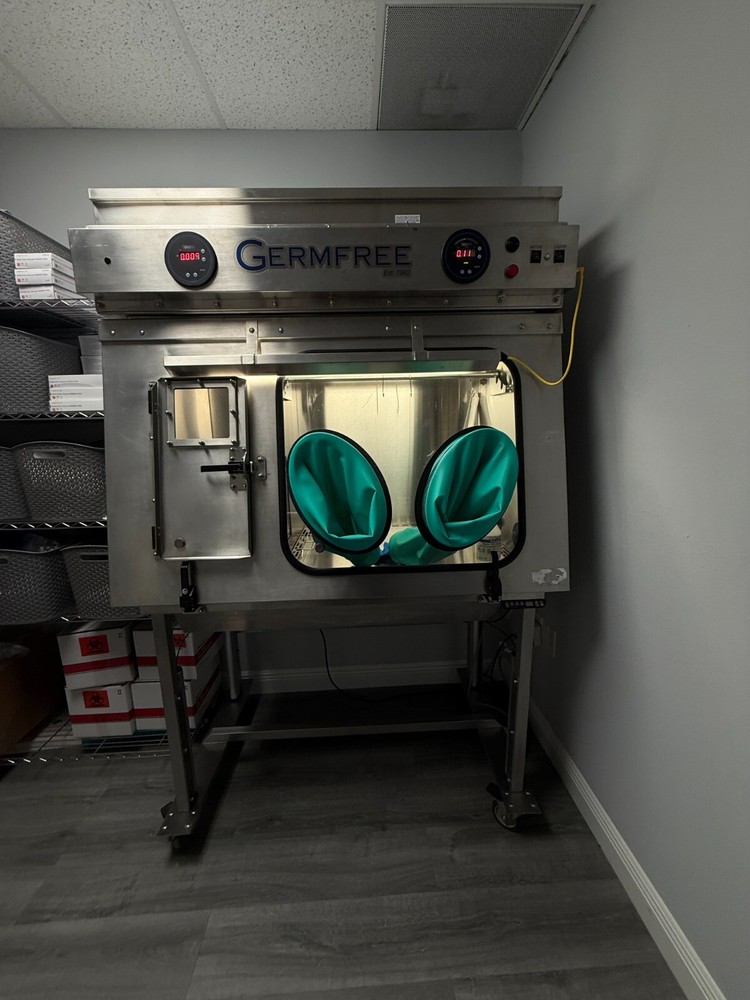 ISO Class 5 Compounding Isolator – Model VF-4USP