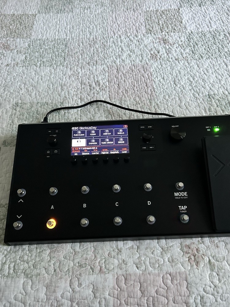 Line 6 Helix LT Guitar Processor With Gator Case
