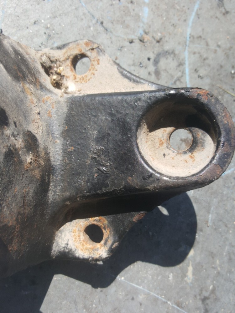 FREIGHTLINER LEAF SPRING BRACKET 6813250017