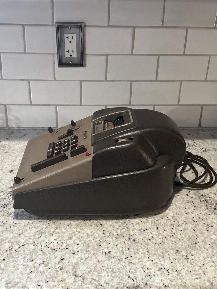 Victor Automatic Calculator Adding Machine Model 73 85 54, Powers On Read