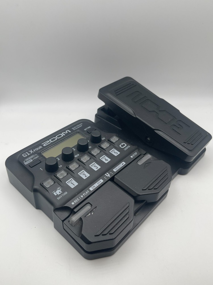 Zoom G1X Four Multi-Effects Processor with Expression Pedal