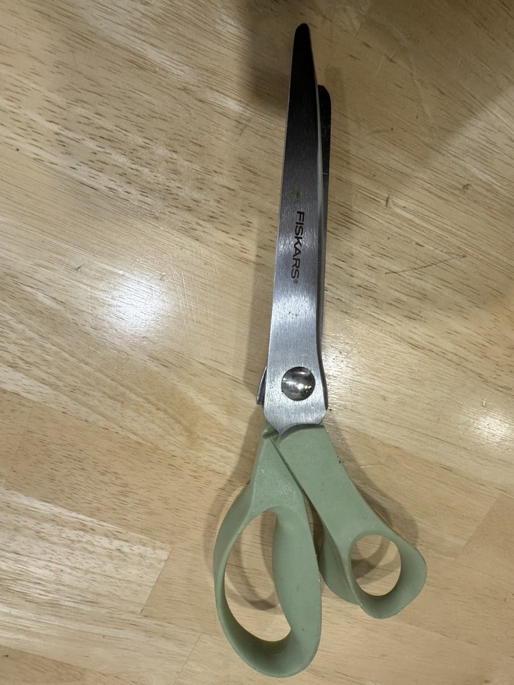 Fiskars Pinking Shears Zig Zag Fabric Scissors