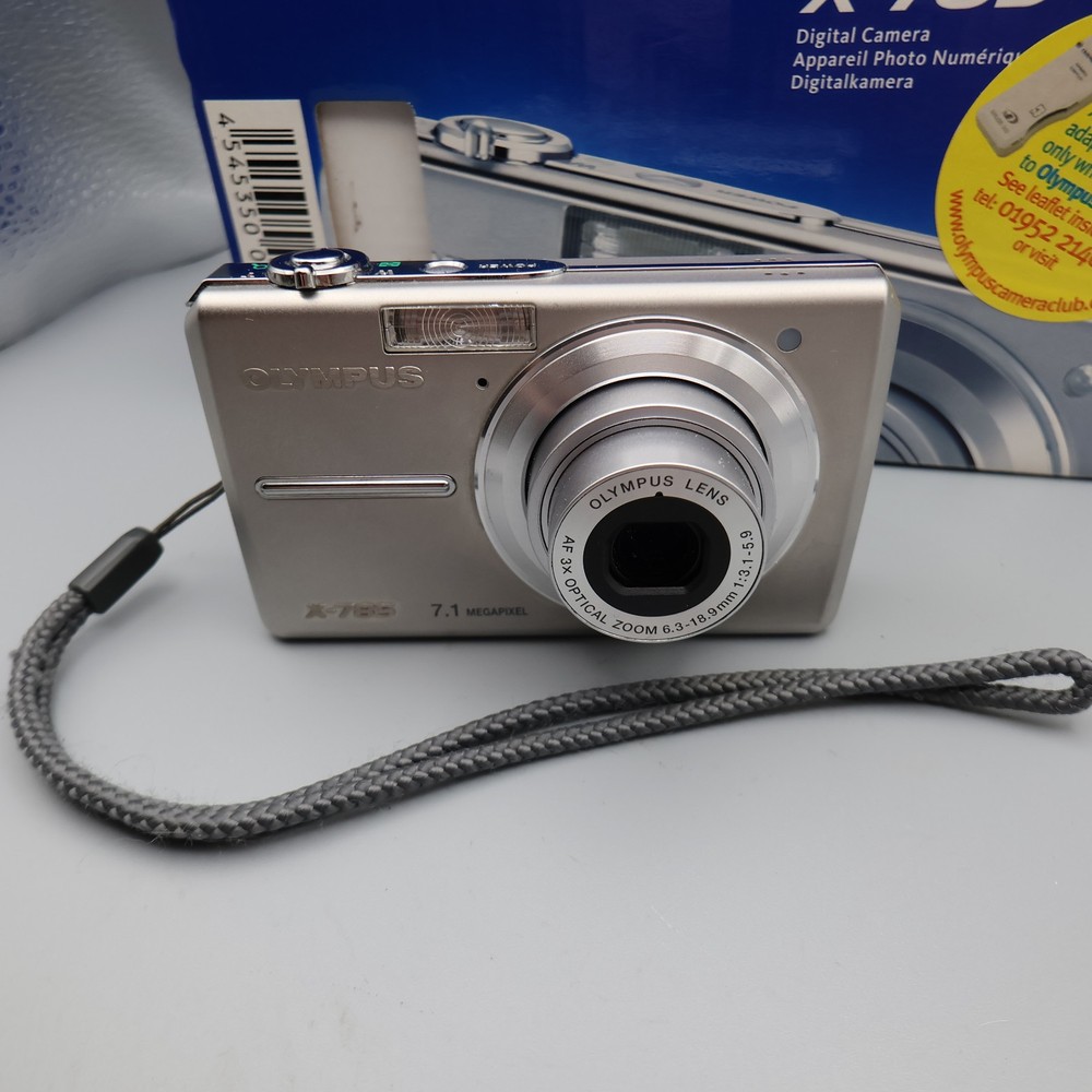 Olympus X-785 Digital Camera 7.1MP Silver Battery Weak With Box