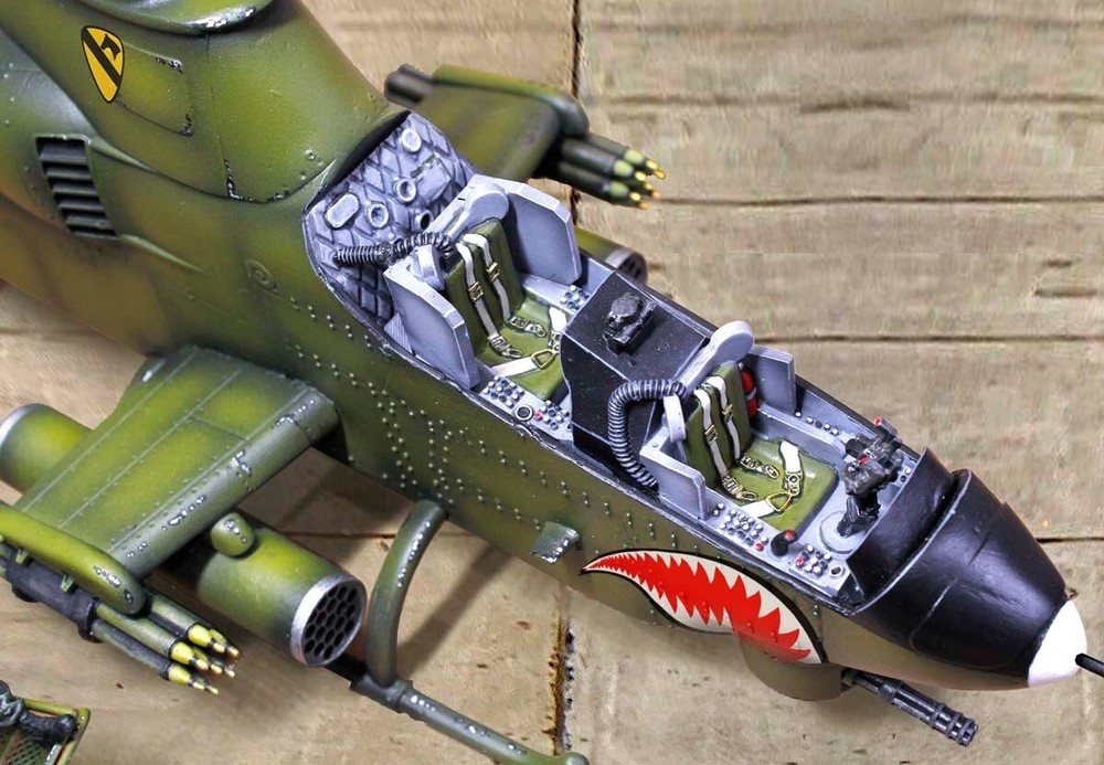 MODELS VIETNAM WAR HELICOPTER CS01128 ARMY COBRA ATTACK FULL SET!