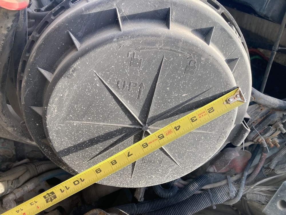 International WORKSTAR Air Cleaner - Used