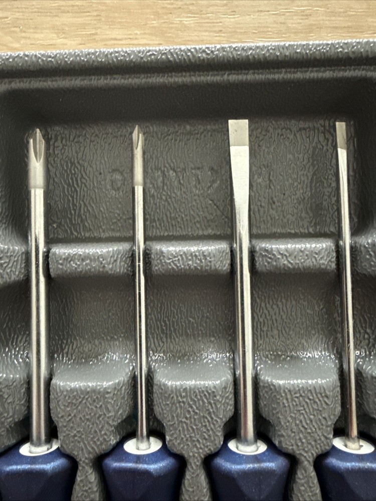 Snap-on Instinct Power Blue Soft Handle 4pc Mini Screwdriver SET SGDX40BMB Used