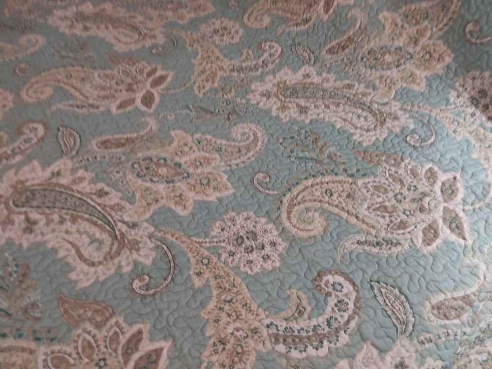 QUILT PAISLEY PATTERN NO TEARS, SPOTS OR STAINS 90X91