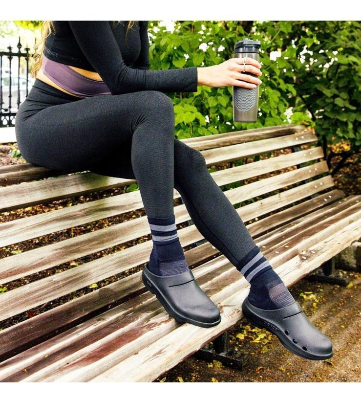 OOFOS OOcloog Recovery Clog – Unisex (W9 & M7) NEW