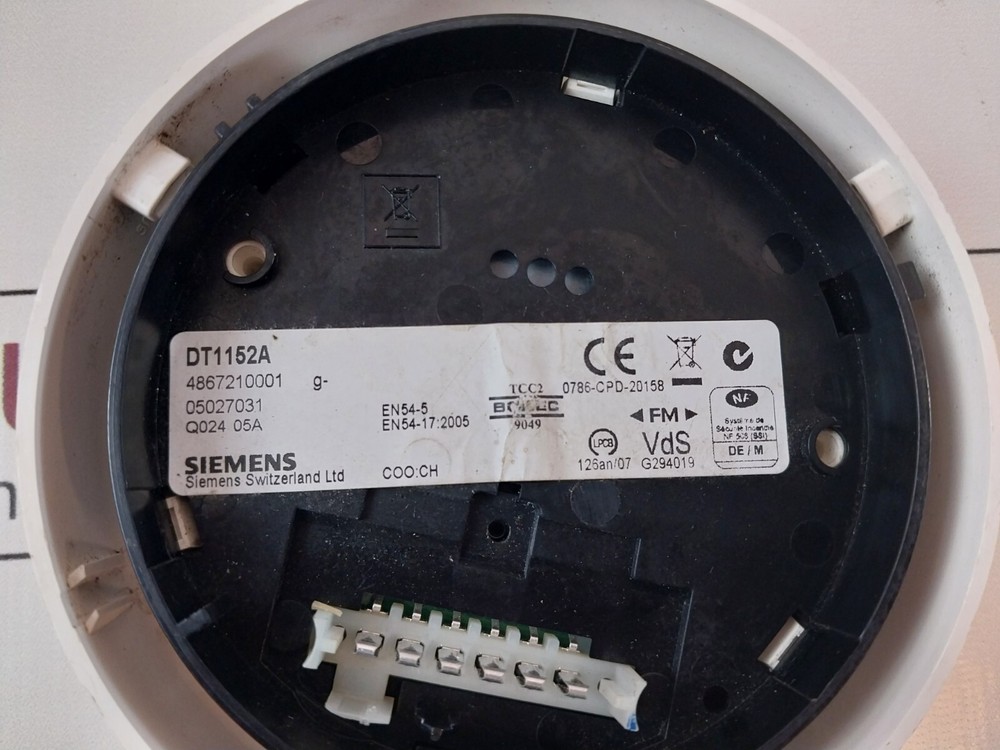 Siemens dt1152a heat detector with base