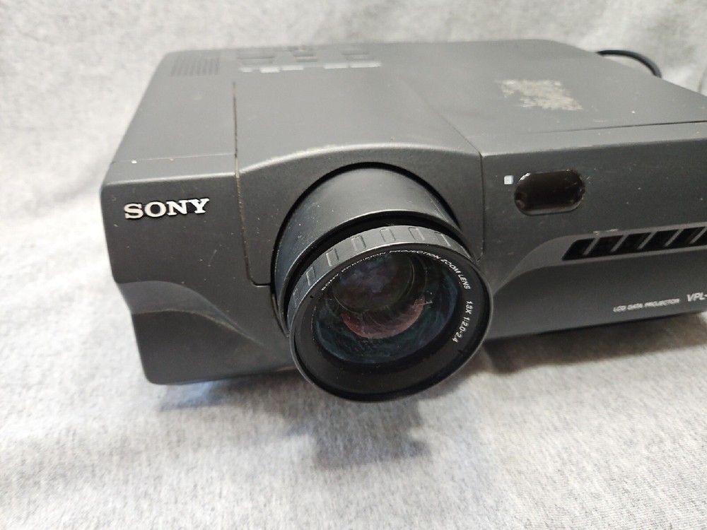 Sony VPL-S900u SVGA Conference Room LCD Data Projector No remote