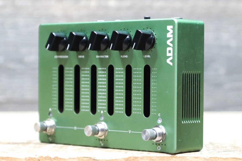 Darkglass Electronics Adam Aggressively Distorting Advanced Machine Bass Pedal