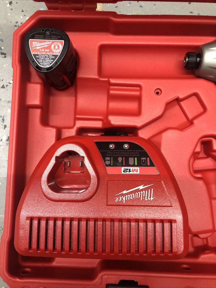 Milwaukee 2462-22 M12 12-Volt 1/4 - Red
