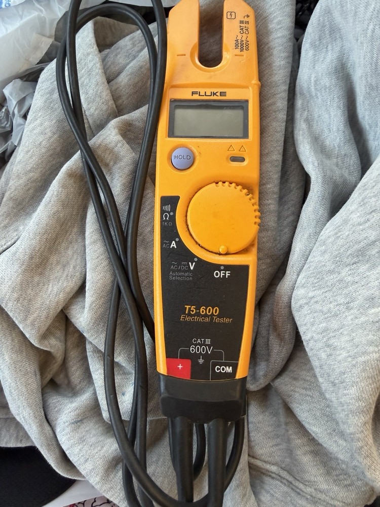 Fluke T5-600 Electrical Voltage Continuity and Current Tester Tested Working