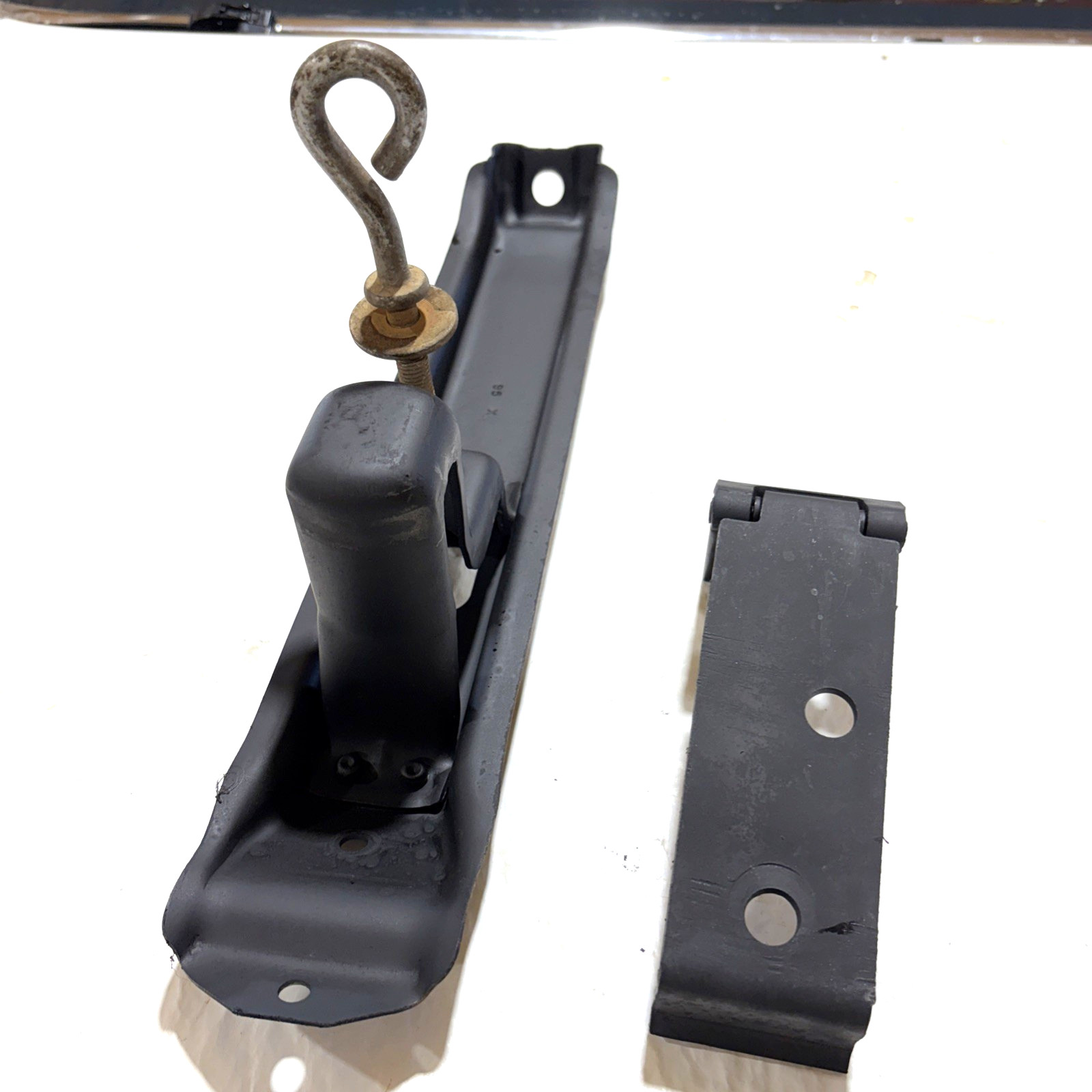 1983-1997 Ford Ranger spare tire carrier (original) Mazda B-Series