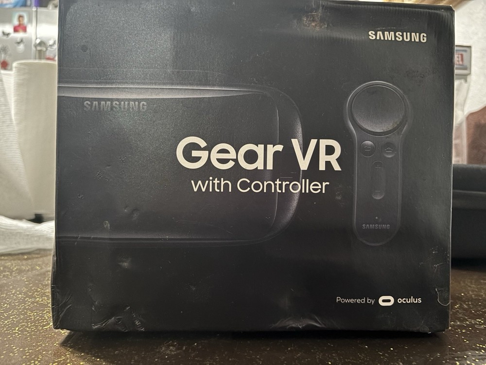 Samsung Gear VR with Controller Black Plastic Smartphone VR Headset