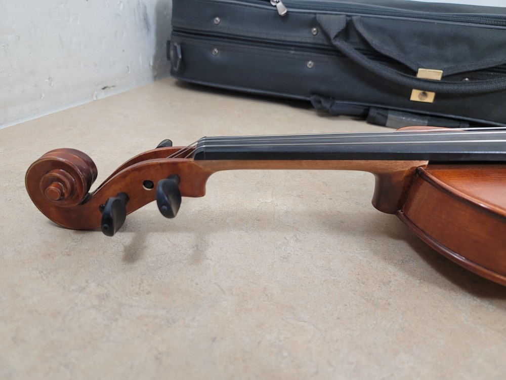 Gotthardt VSF by Stravari 4/4 Violin with Case