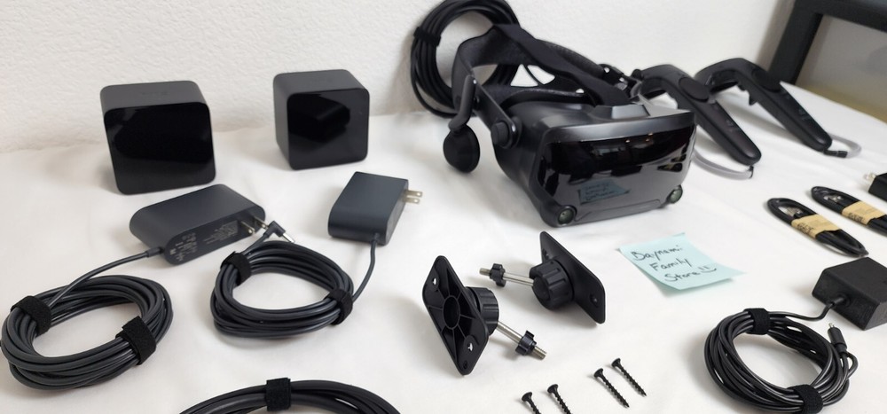 Valve Index PC VR Headset Full Kit w/ 1.0 Base Stations & 1.0 Vive Controllers