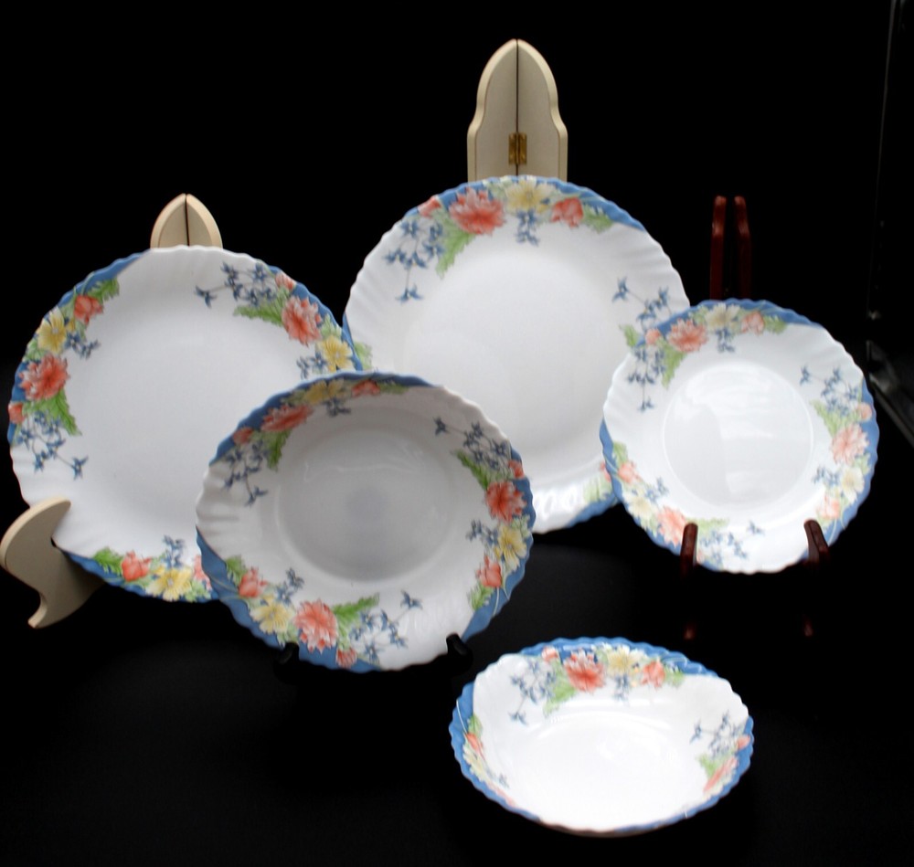 Luminarc Arcopal’s distinctive Florine pattern 5 piece Place Settings (7)