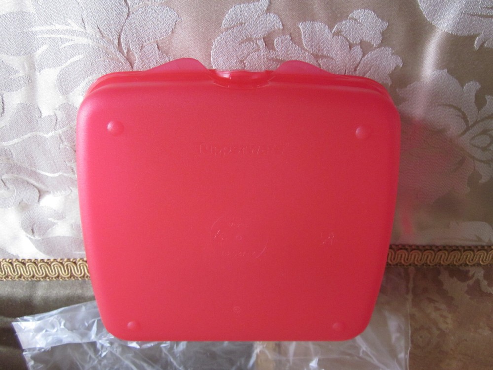 Tupperware NEW Pinkish Red Hinged Sandwich Keeper Container
