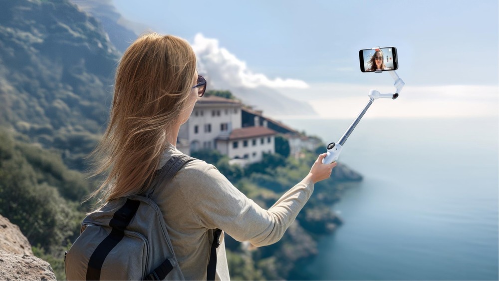 Insta360 Flow 2 Pro 3-Axis AI-Powered Smartphone Gimbal Creator Bundle - Summit