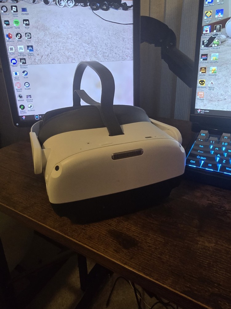 Pico Neo 3 Pro Virtual Reality Headset With Controllers