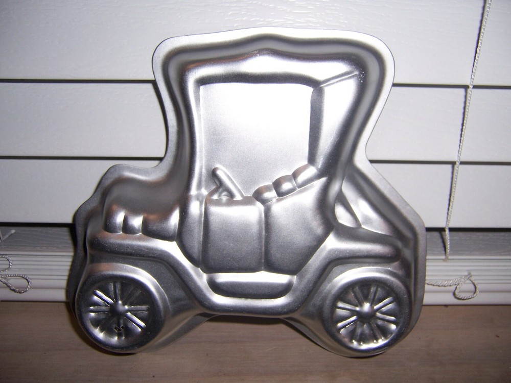 Wilton Antique Car Cake Pan