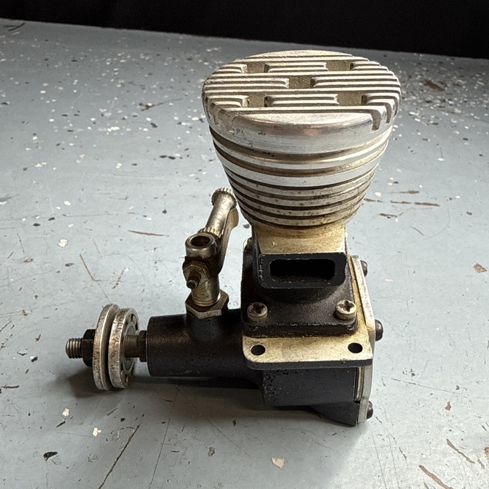 Vintage Drone Diesel Silver Crown Model Airplane Engine