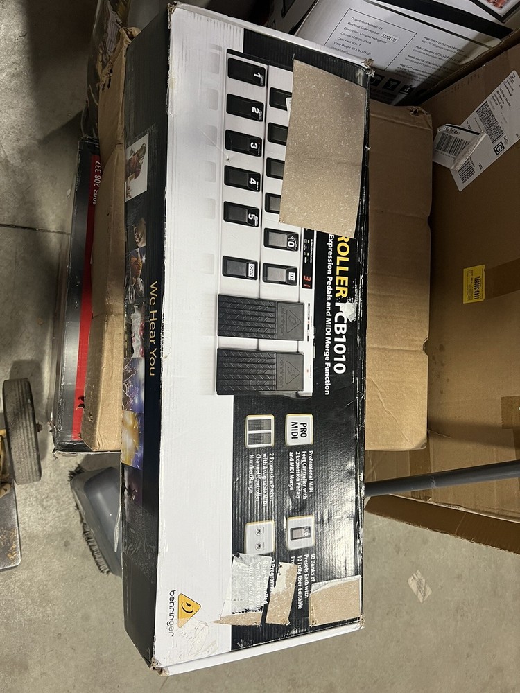 Behringer FCB1010  MIDI Foot Controller W / 2 Expression Pedals