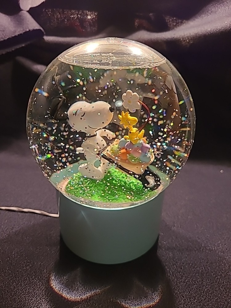 Snoopy Easter LIGHT UP Water Globe Snow Globe Please Read