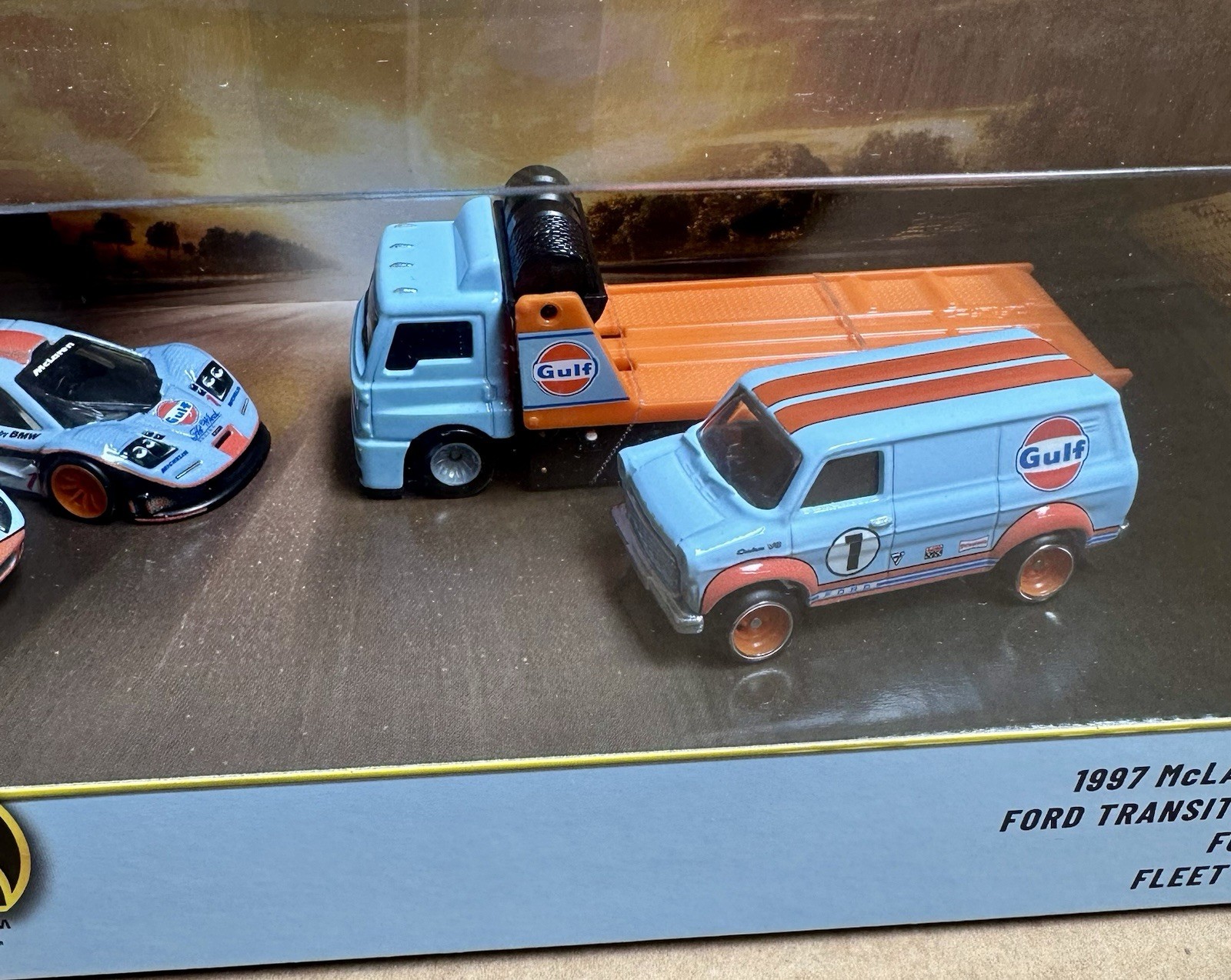 Hot Wheels Premium Collector Diorama Gulf Set McLAREN F1, Supervan, Ford GT-40