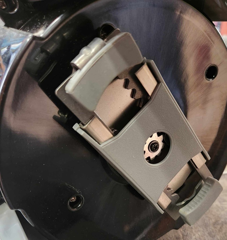 Black & Decker Lids Off Automatic Jar Opener JW200B