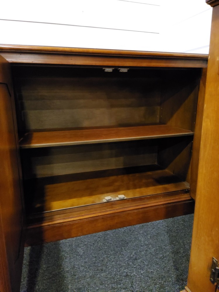 Heneredon Sideboard Antique Wood