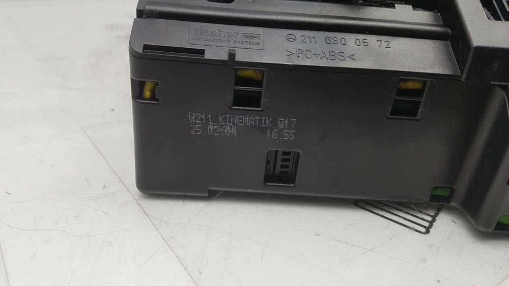 MERCEDES E-CLASS W211 6 DISC CD CHANGER WITH PANEL A2116800552