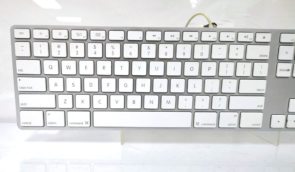 Apple A1243 Wired USB Keyboard *SEE DESCRIPTION*