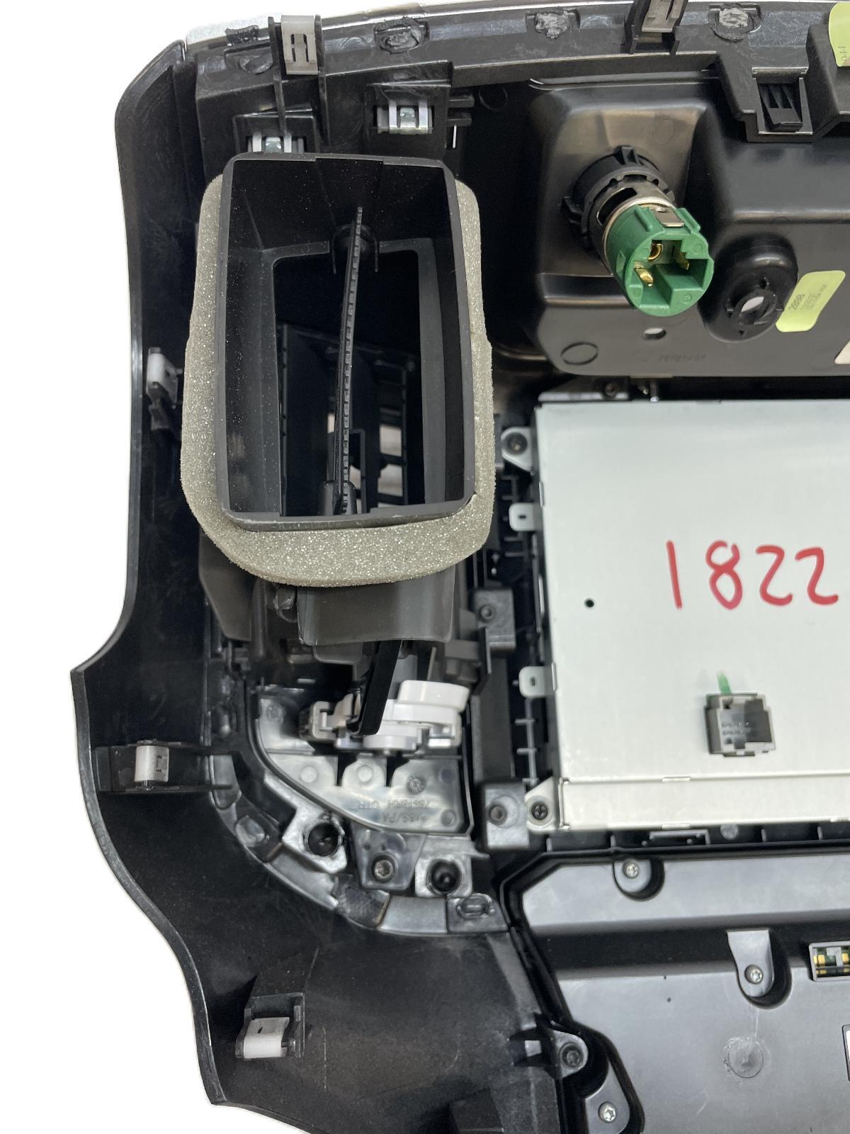 2022 DODGE RAM 2500 RADIO DISPLAY 8.4" SCREEN DASH BEZEL HEAT/AC CONTROLS OEM