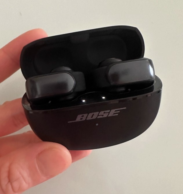 BLACK BRAND NEW SEALED BOSE ULTRA OPEN-EAR TRUE WIRELESS BLUETOOTH EARPLUGS