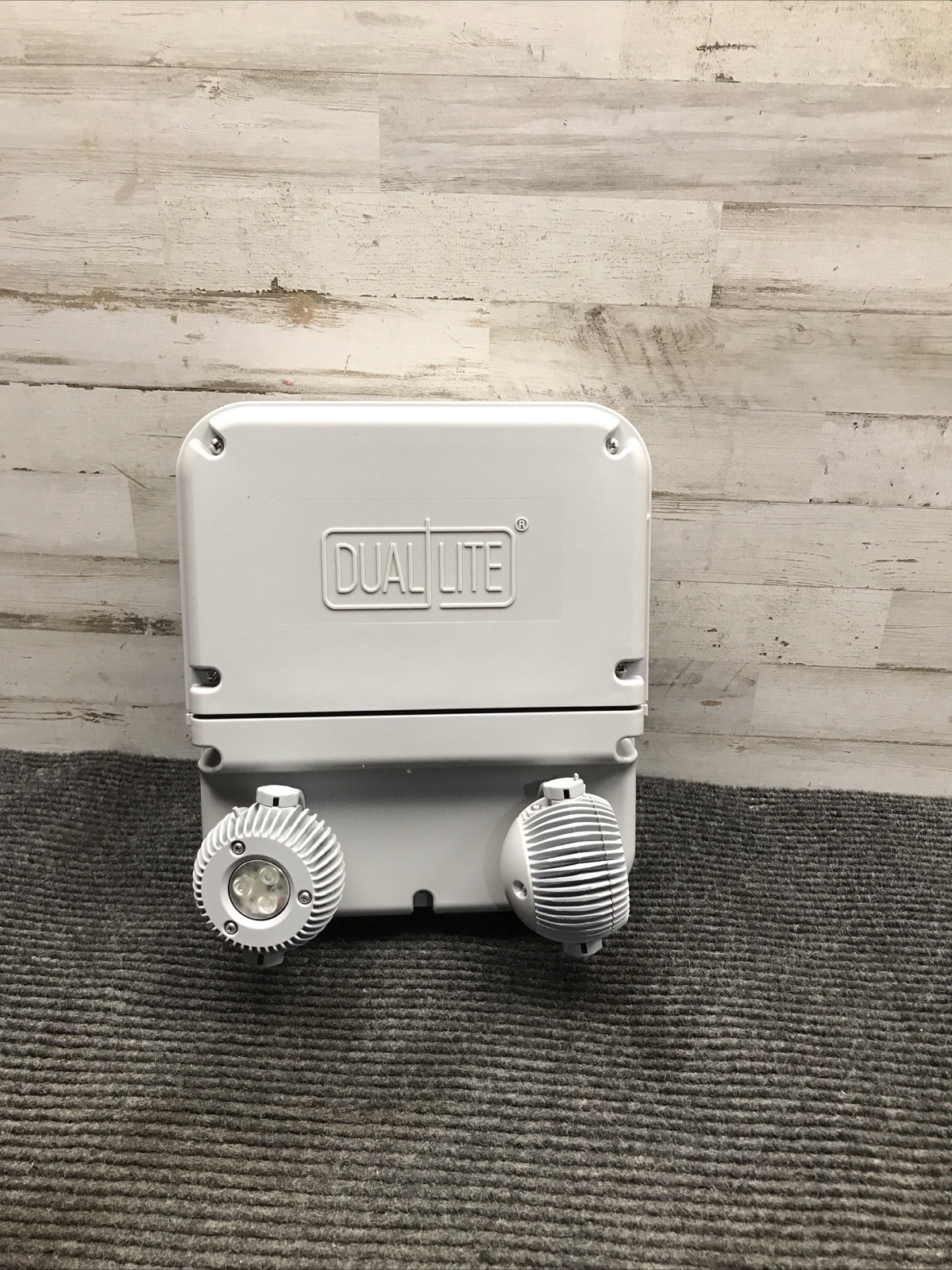 Hubbell Dual-Lite DYN12I-4X-06L Industrial Emergency Light Fixture