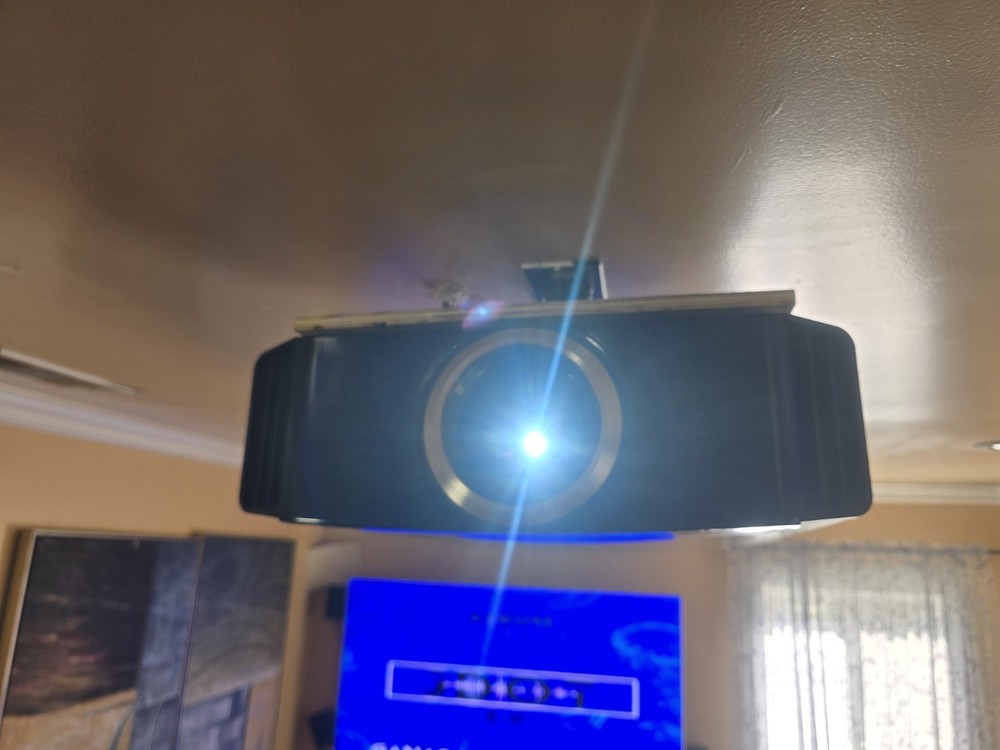 JVC DlA-RS6710 Projector New Lamp, Low Hours
