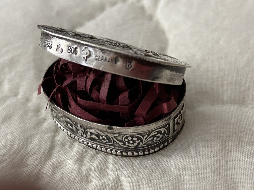 German Hanau Repousse Silver Oval Snuff/pill Box