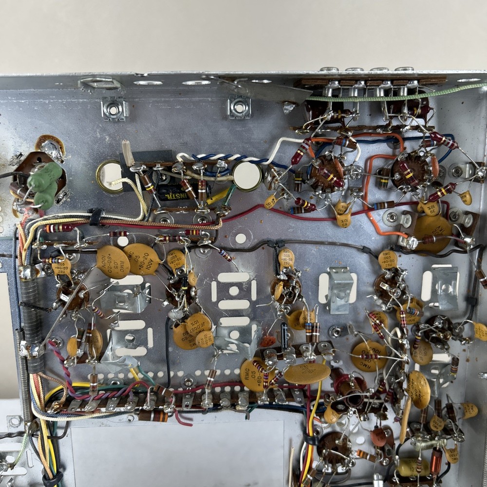 Fisher R-200 Chassis