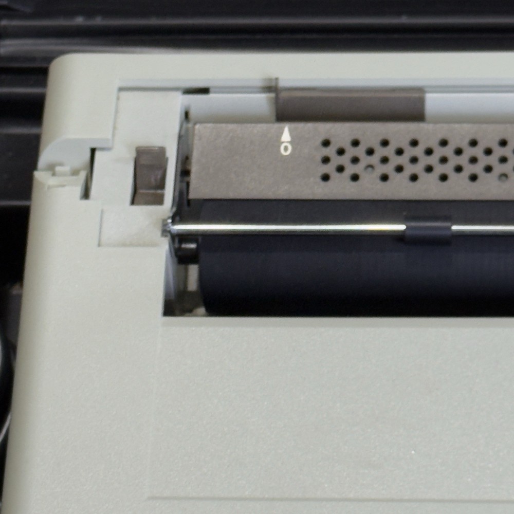 Royal Alpha 2002 Typewriter w/ Hard Case - Tested - Read Desc