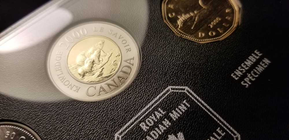 Canada 2000 Specimen Set With Bear & Cub Knowledge $2 Coin.