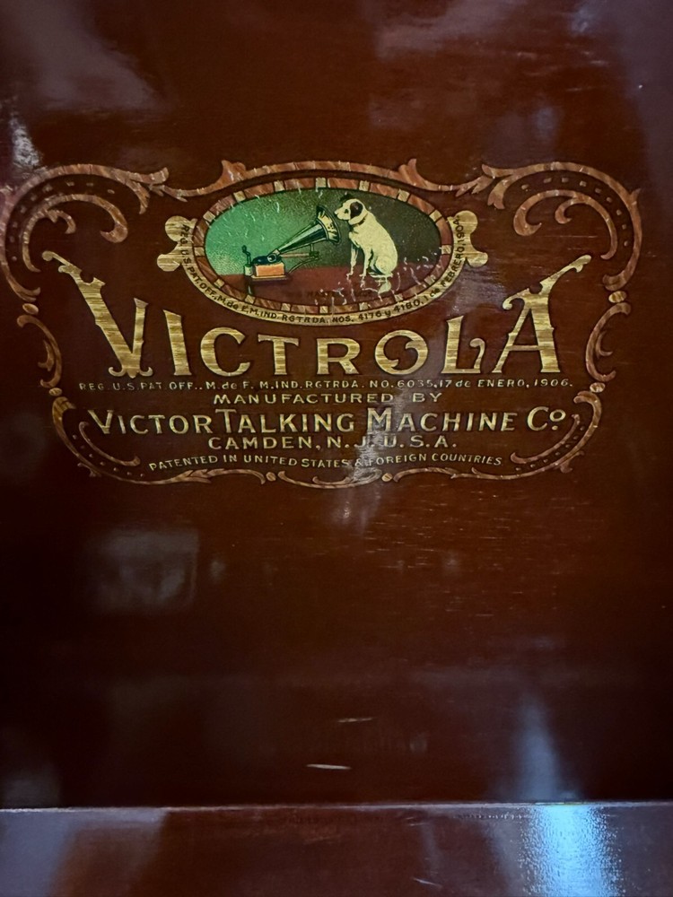 victor victrola talking machine (record player) VV-XIV