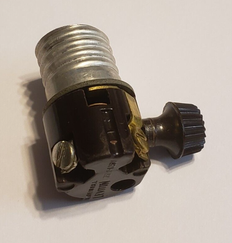 Leviton - E-17 Turn Knob Single Circuit Socket with 1/8ips NEW 512G