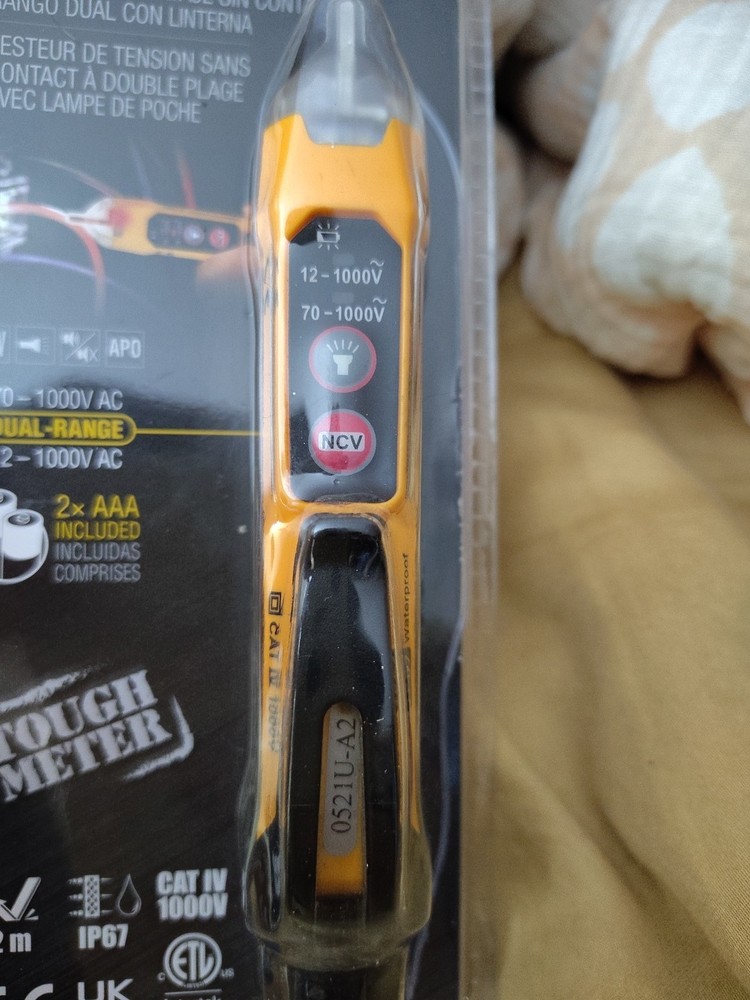 Klein Tools Non-Contact Voltage Tester, Dual Range, w/ Flashlight ~ NCVT3P