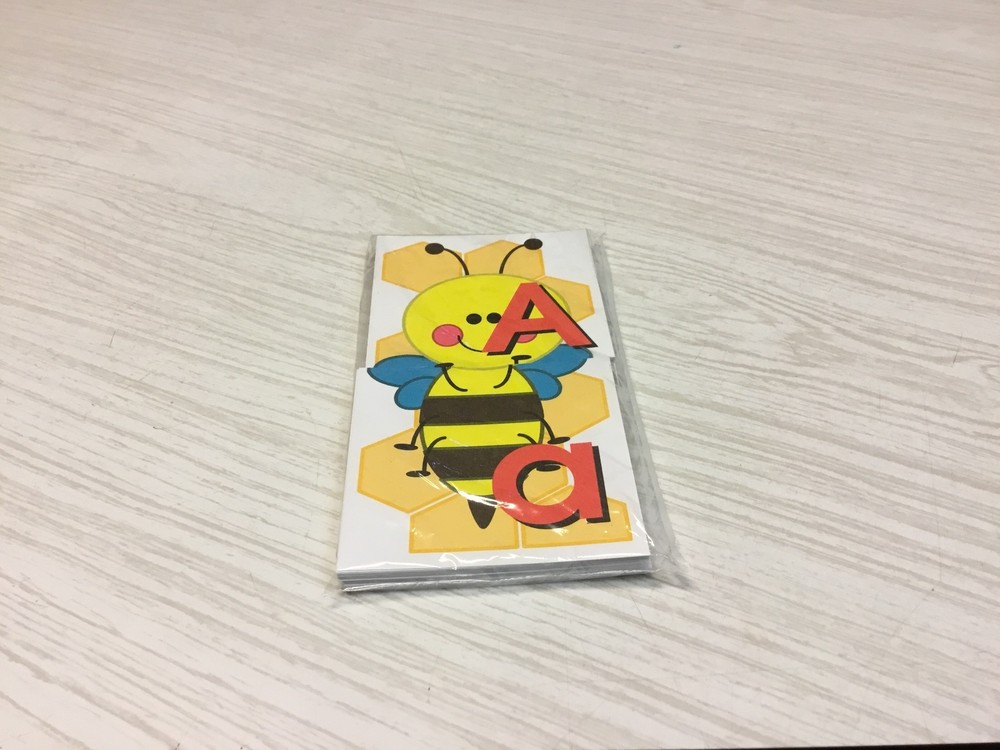 HONEY BEE - Uppercase Lowercase Match - Teaching Supplies READING