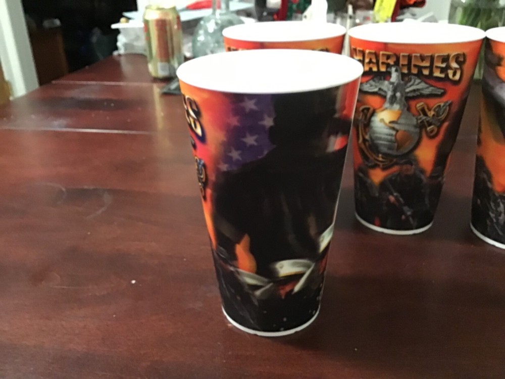 4 Plastic holographic cups Marines
